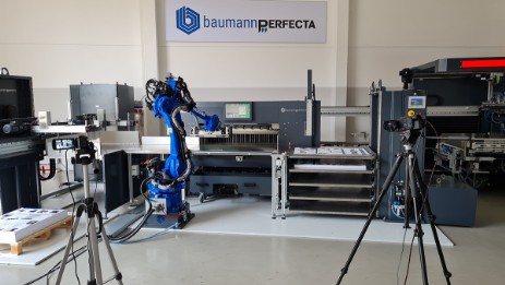 Live demo baumannperfecta fully automated jogging and cutting system for commercial printing